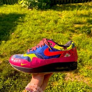 Chinese new year nike airmax’s! Preloved but in good condition!